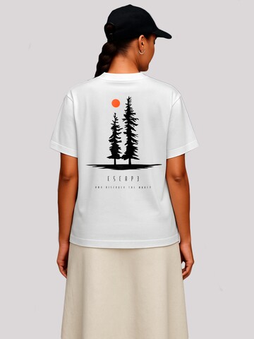 T-shirt 'Escape Discover the World Pinetree' F4NT4STIC en blanc