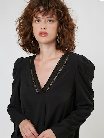 Influencer Blouse 'Trimmed' in Schwarz