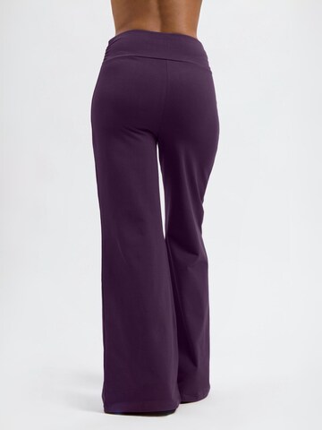 Urban Goddess Yoga & Activewear Wide leg Workout Pants 'Maeve' in Purple