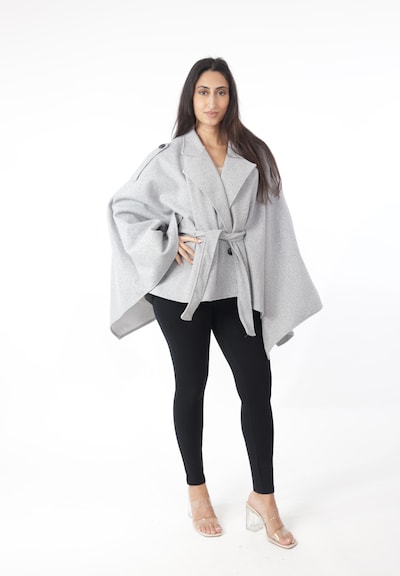 Elara Cape en gris clair, Vue avec produit