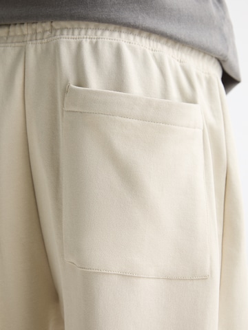 Loosefit Pantalon Pull&Bear en blanc