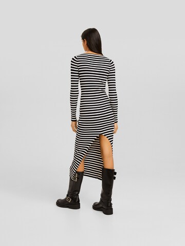 Bershka Úpletové šaty – černá