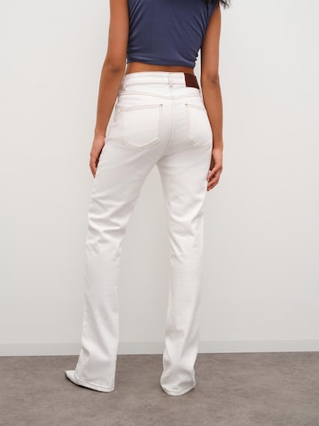 RÆRE by Lorena Rae Flared Jeans 'Ela' in White