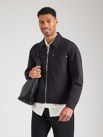 Abercrombie & Fitch Regular fit Prehodna jakna | črna barva: sprednja stran