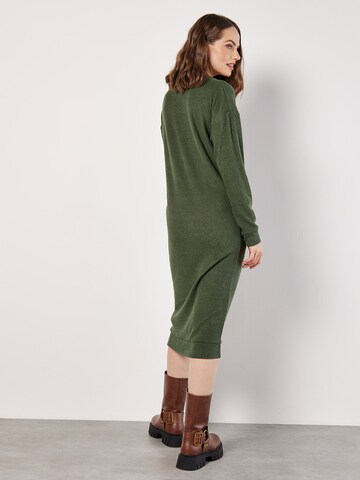 Robe Apricot en vert