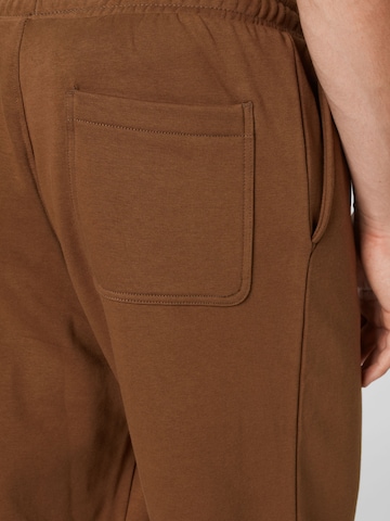 WEEKDAY Zwężany krój Spodnie w kolorze brązowy