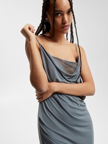 Pull&Bear Kleid in Grau