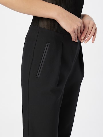 regular Pantaloni con pieghe di River Island in nero