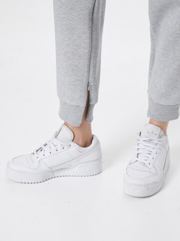 ADIDAS SPORTSWEAR Tapered Sportbroek in Grijs