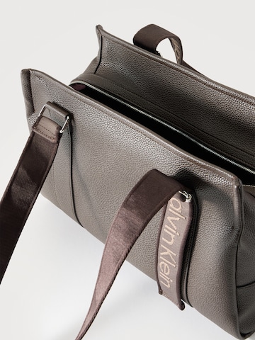 Calvin Klein Nákupní taška – hnědá