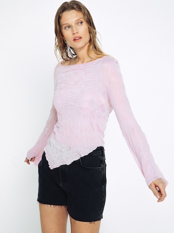 ABOUT YOU x Toni Garrn Shirt 'Dana' in Roze: voorkant