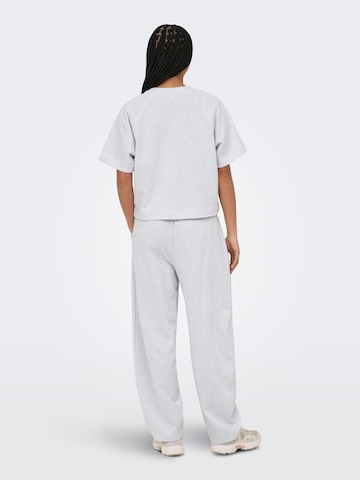 Sweat-shirt 'ONLOfelia' ONLY en gris