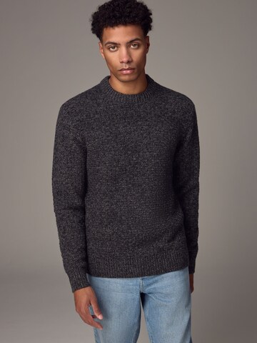 Next Sweter w kolorze czarny: przód