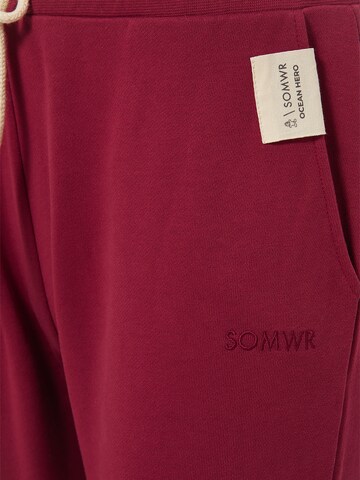 SOMWR Tapered Sweathose 'Commence' in Rot