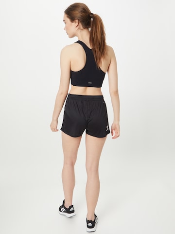 Hummel Regular Sportshorts in Schwarz