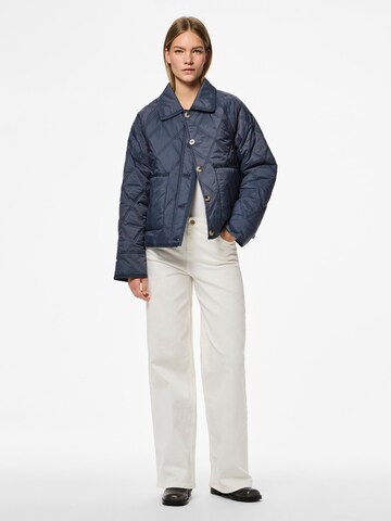 PIECES Tussenjas 'SAIMA' in Blauw