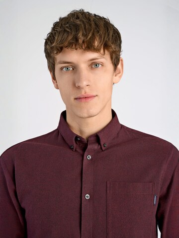 Coupe regular Chemise Lindbergh en rouge