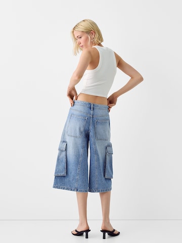 Bershka Zvonové kalhoty Džíny s kapsami – modrá