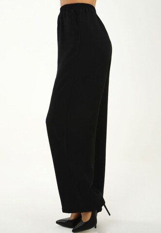 regular Pantaloni con pieghe di Awesome Apparel in nero