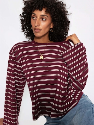 SASSYCLASSY Shirt in Red