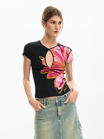 Tricou de la Desigual pe negru: față