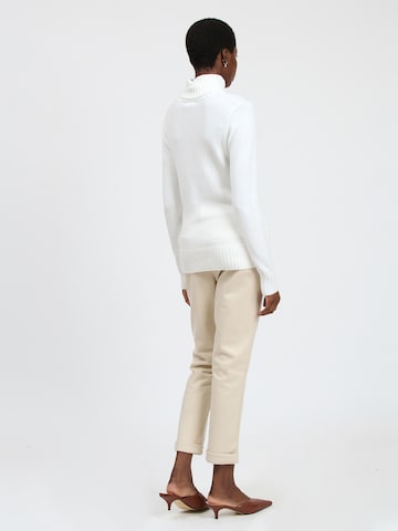 Pullover di Influencer in bianco