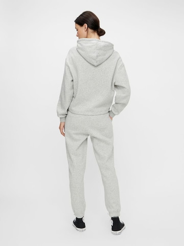 PIECES Sweatshirt 'Chilli' in Grau