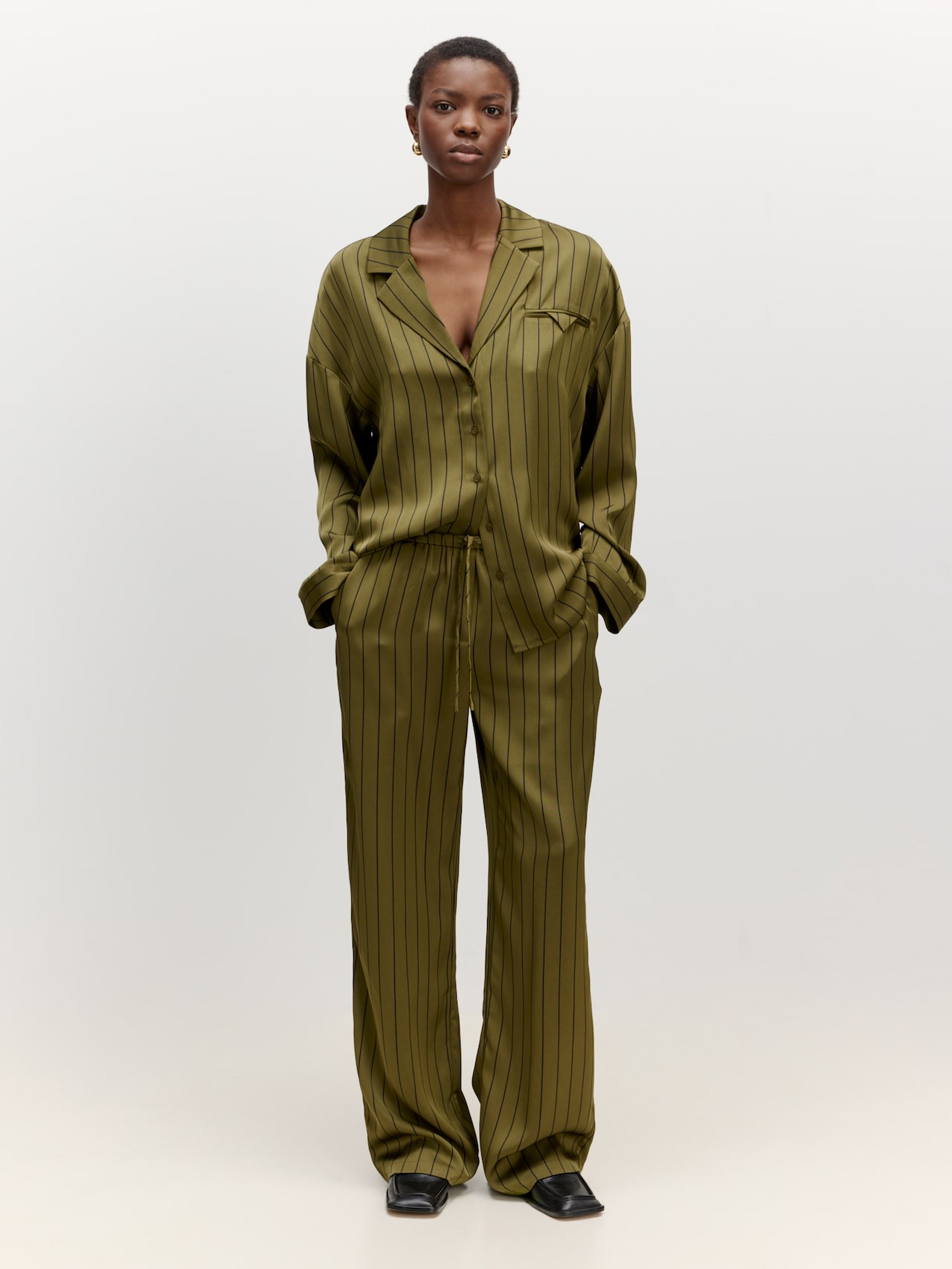 EDITED Produkte Shirt 'Alysa' oliv