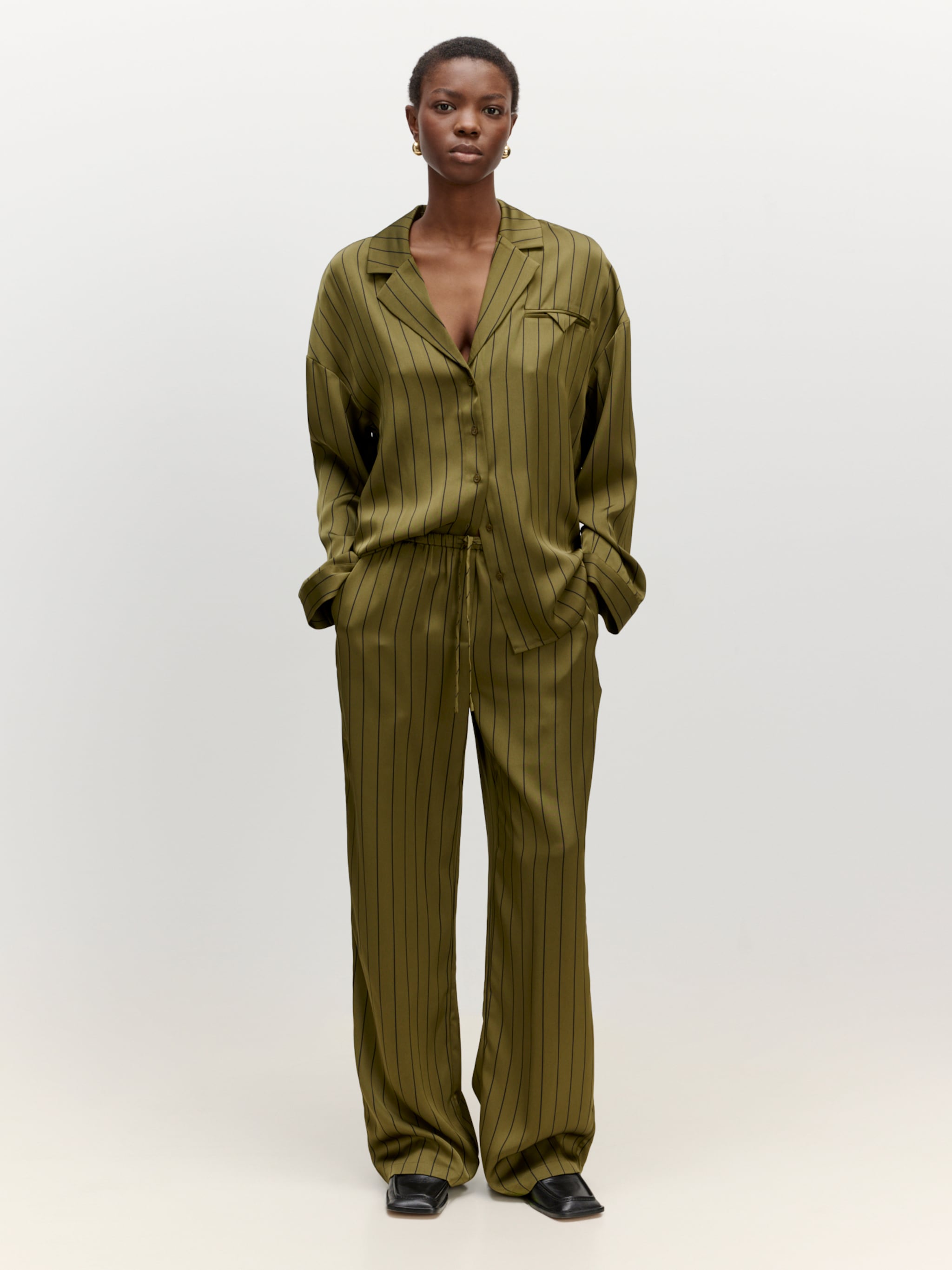 EDITED Producten Blouse 'Alysa' Olijfgroen