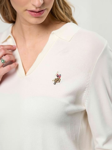 Top ' UWLilwan ' de la U.S. POLO ASSN. pe alb