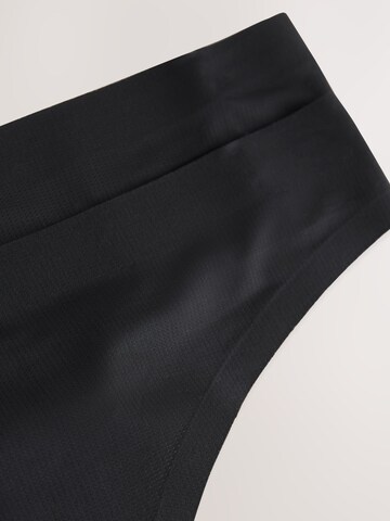 Next String i svart