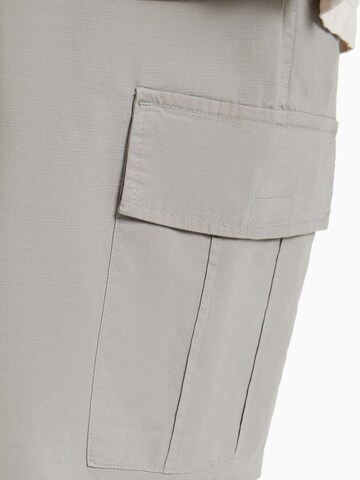 Bershka Loose fit Cargo trousers in Grey