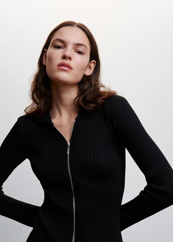 Rochie tricotat 'Nieves' de la MANGO pe negru