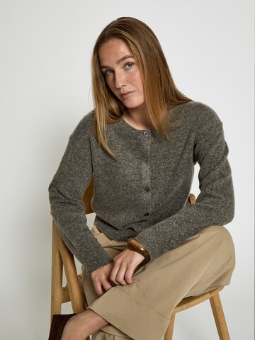 Peppercorn Cardigan 'Kate' i brun