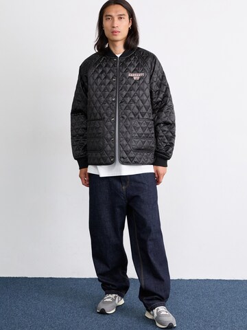 Carhartt WIP Prehodna jakna | črna barva