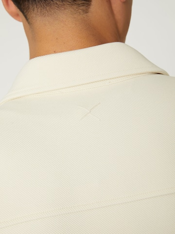 DAN FOX APPAREL - Ajuste regular Camisa 'Franz' en blanco