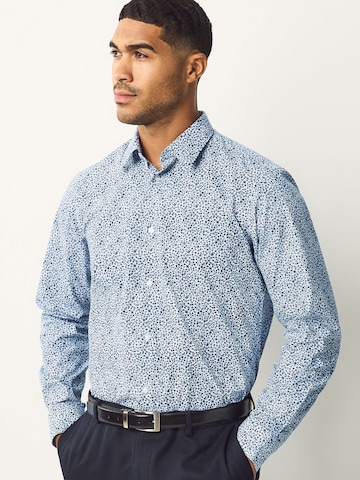 Coupe regular Chemise Next en bleu : devant