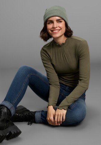 LAURA SCOTT Performance Shirt in Green