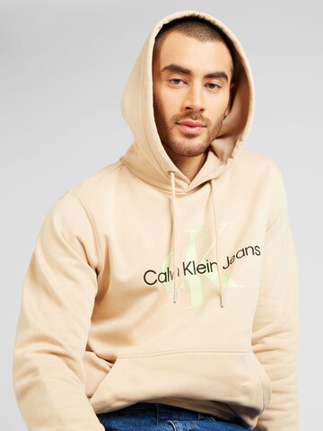 Calvin Klein Jeans كنزة رياضية بلون بيج