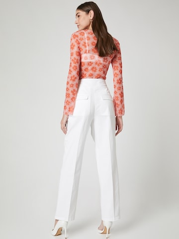 florence by mills exclusive for ABOUT YOU Lużny krój Spodnie 'Viola' w kolorze biały