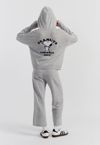 Chinti & Parker Pullover 'Peanuts Athletics Dpt' i grå