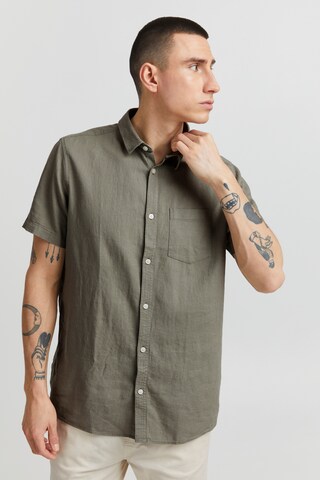 !Solid Regular fit Button Up Shirt in Green: front