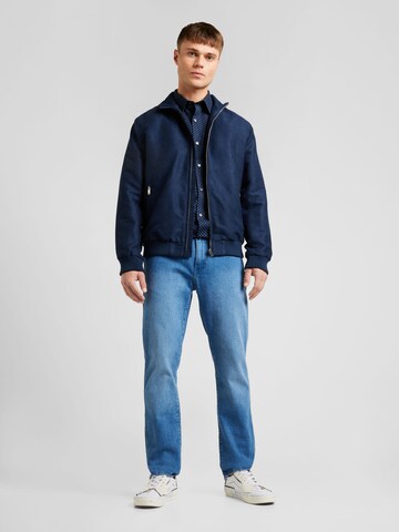 Coupe slim Jean 'LARSTON' WRANGLER en bleu