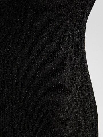 Rochie de la Bershka pe negru