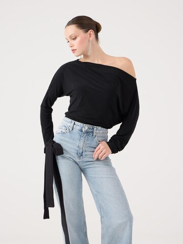 HOLLY LOLLY Blouse in Zwart: voorkant