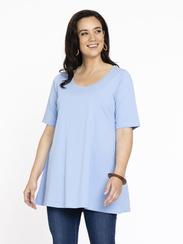 Yoek Shirt in Blauw: voorkant