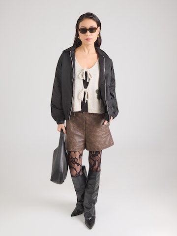 Geacă tricotată 'Am44elie' de la Hailys pe bej