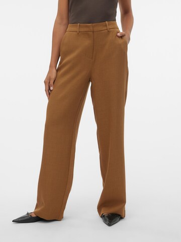 Wide Leg Pantalon 'MATHILDE' VERO MODA en marron : devant