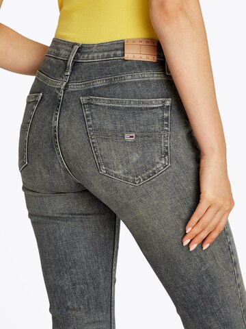 Tommy Jeans - Bootcut Vaquero 'Maddie' en negro