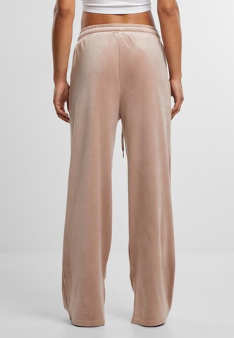 Loosefit Pantaloni di Urban Classics in rosa